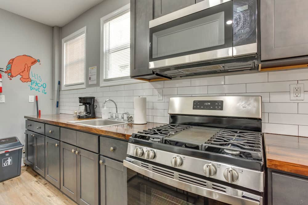 Elizabeth Apartment | Elizabeth Apartment ~ 2 Mi to Jersey Gardens!