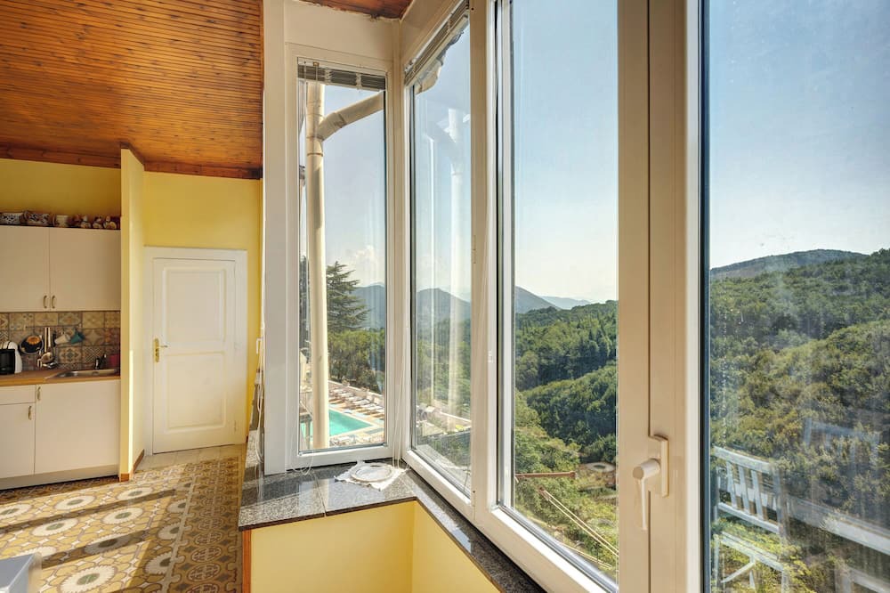 Cava de' Tirreni Apartment | Apartment 'Appartamento U' Vicariell' with Sea View, Shared Pool and Wi-Fi