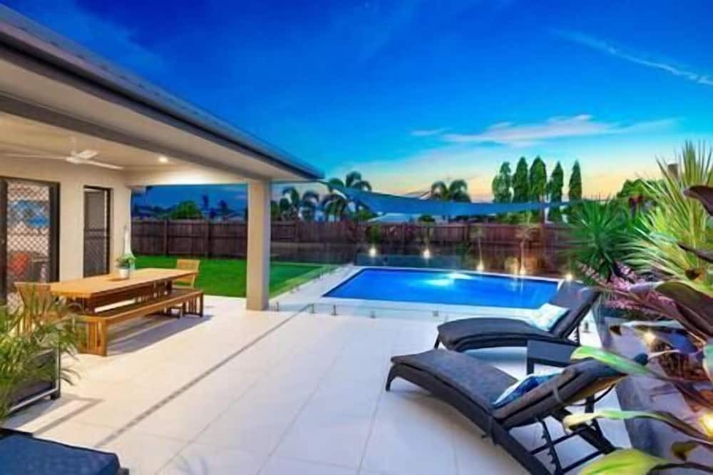 Smithfield House | Four BR Smithfield Serenity, Pool, Pool Table & Pets
