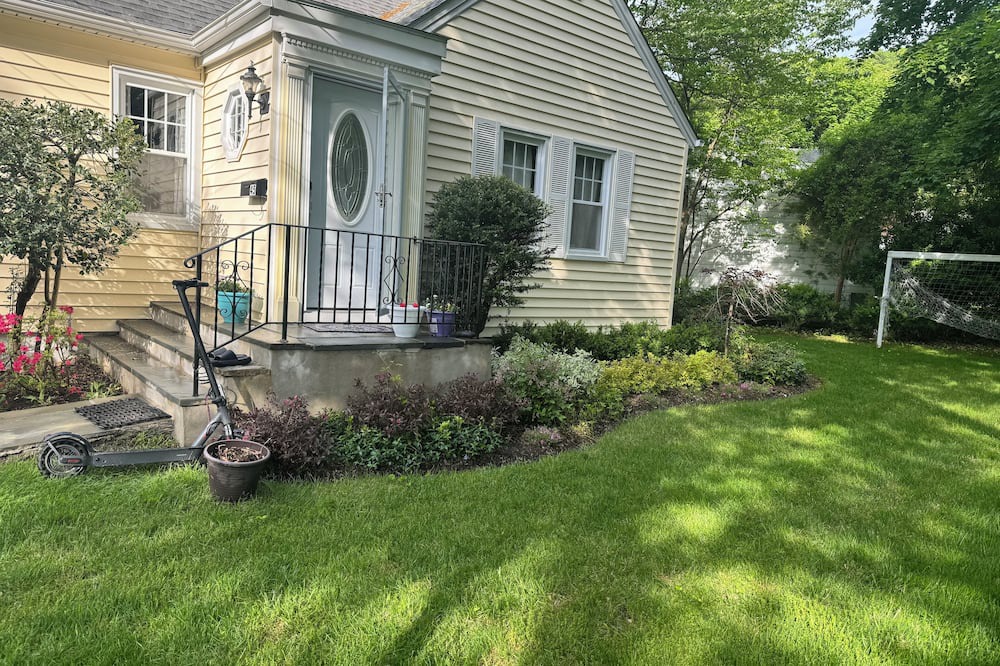 Ardsley House | Newly renovated cozy basement studio - easy commute to New York City