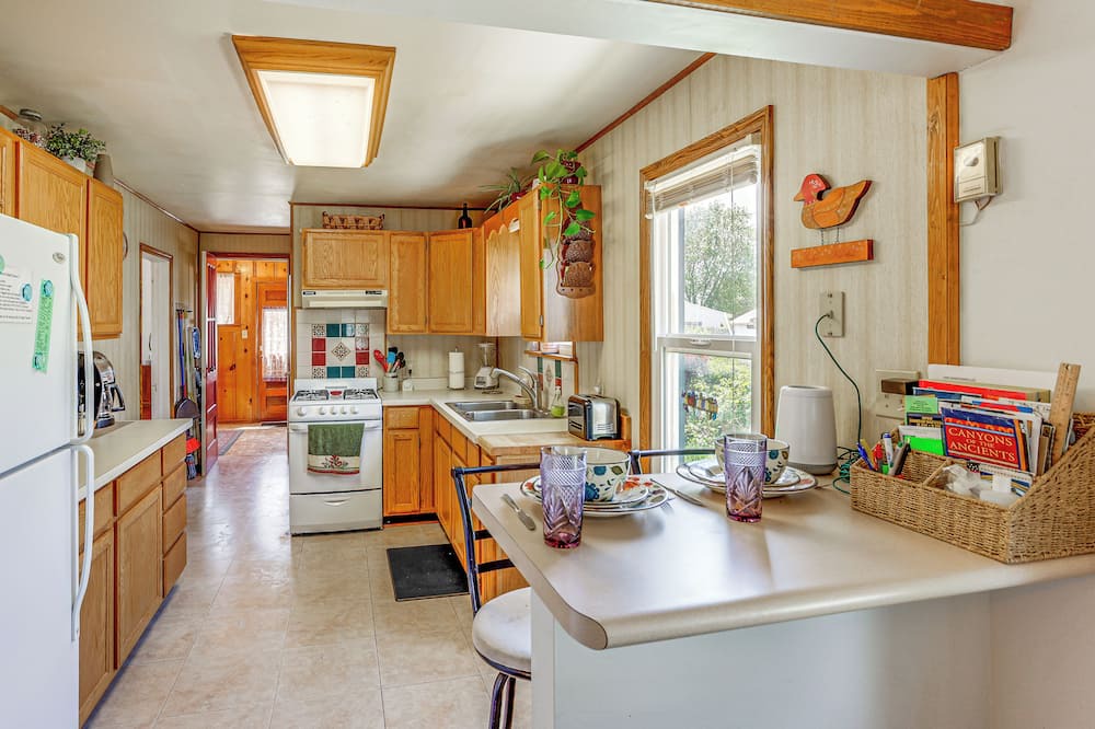 Dove Creek Cottage | Cozy Dove Creek Cottage w/ Patio & Spacious Yard