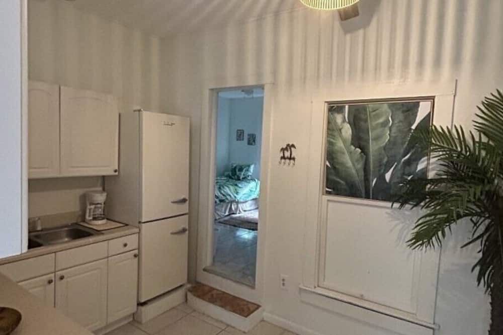 Arcadia Cottage | Cottage in central Arcadia available for long term stays