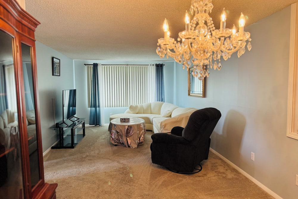 Cheektowaga Apartment | Great location 2 minutes away from Buffalo Niagara International Airport