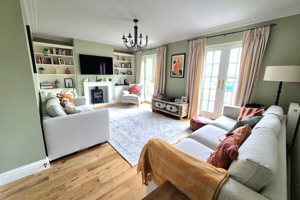 Winchester House | Spacious town house within walking distance of Winchester town centre