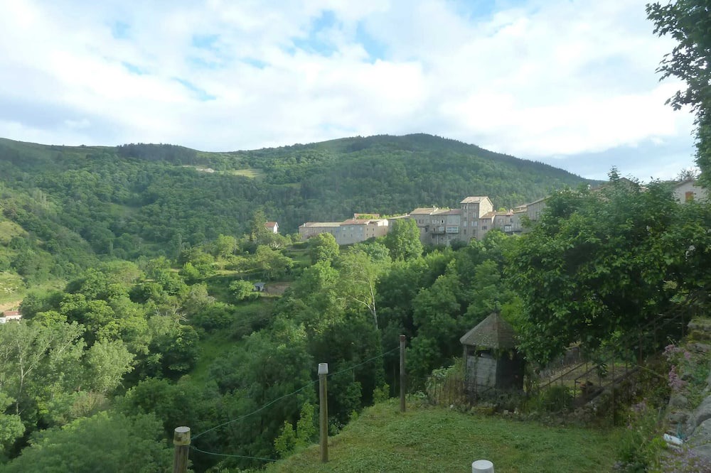 Saint-Pierreville House | Homerez - Nice bungalow for 4 ppl. with terrace at Saint-Pierreville