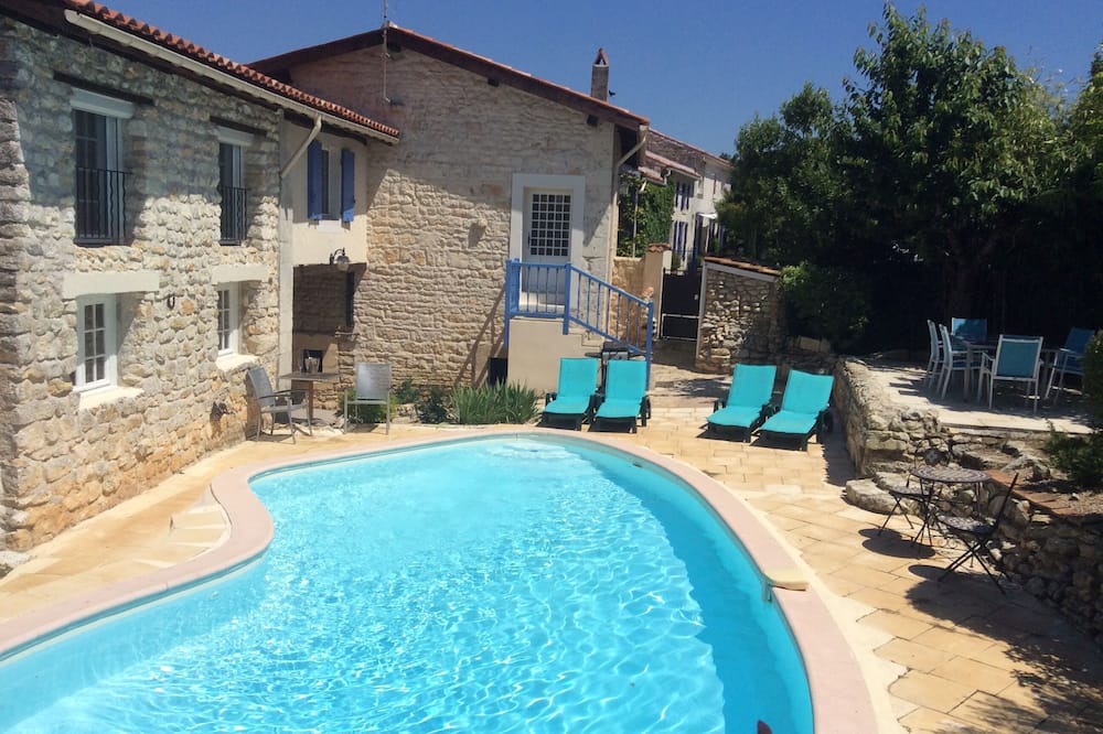 Saint-Vaize Villa | NEW TO VRBO 3 bed Charentaise villa, heated pool, private garden, games room