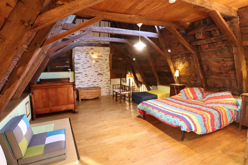 Marcoles Cottage | Gite Marcolès, 3 bedrooms, 6 persons