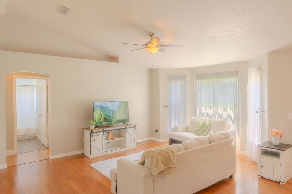 Clermont House | Cozy family home!