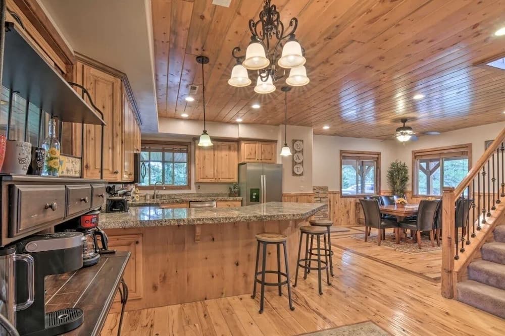 Long Valley Junction Cabin | Picturesque Cabin is conveniently located for all Utah's adventures.