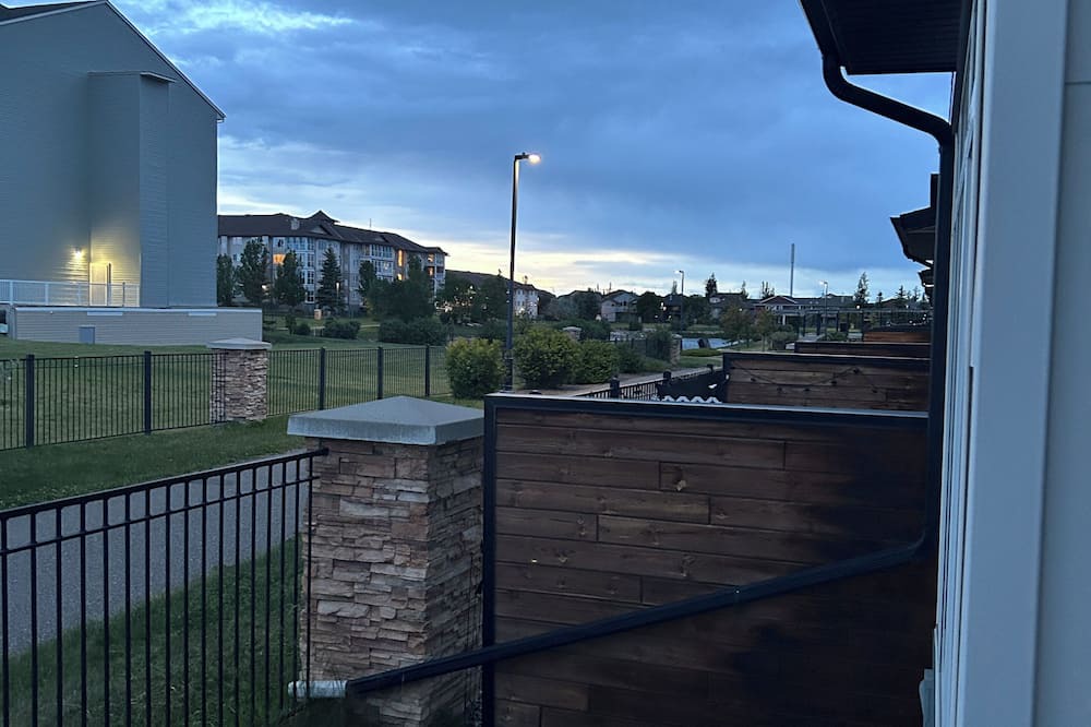 Lethbridge House | Cozy, safe, quiet suite less than 5 mins away from Uni. of Lethbridge