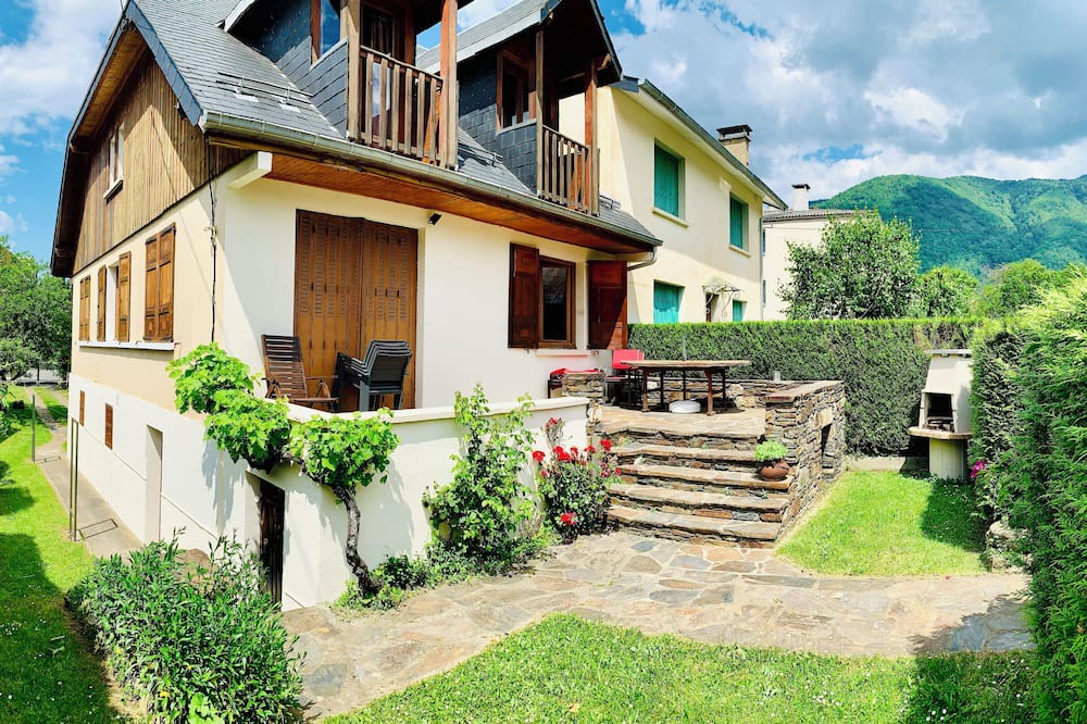 Bagneres-de-Luchon House | Maison Proche du Centre Ville et Lac, Terrasse Jardin, Parking