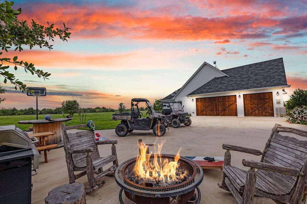 Waxahachie House | 120-Acre Estate:WaterTubing, Livestock,Event Space