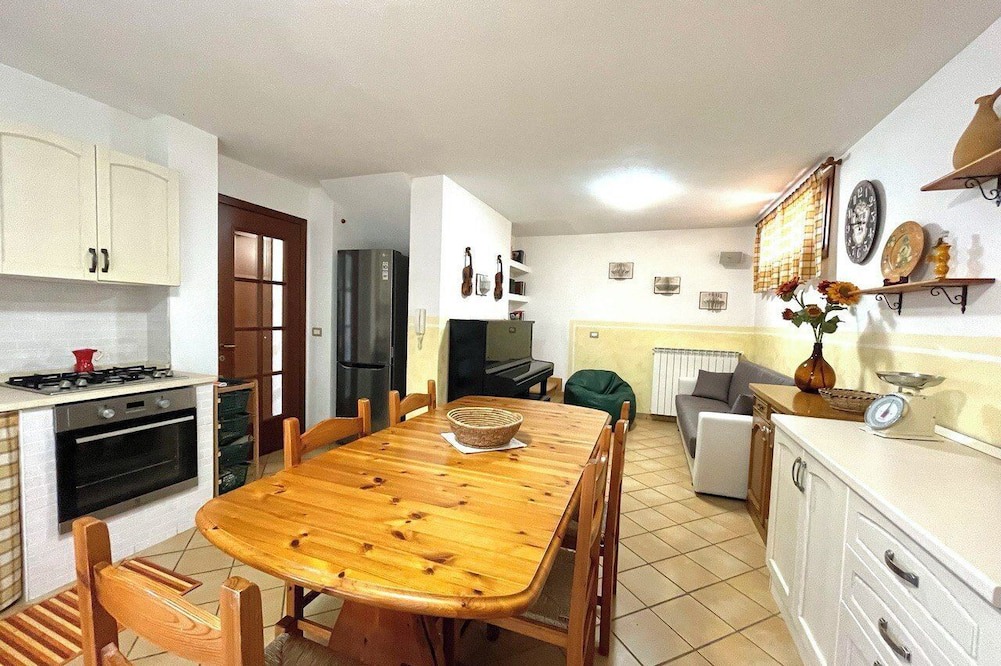 Olmedo House | Holiday Home 'Clhome la casa Nel Verde A Olmedo' with Private Garden and Air Conditioning