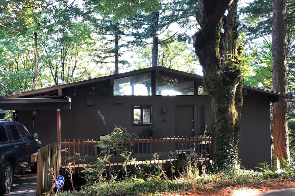 Southwest Hills House | Treehouse in the Southwest Portland hills.