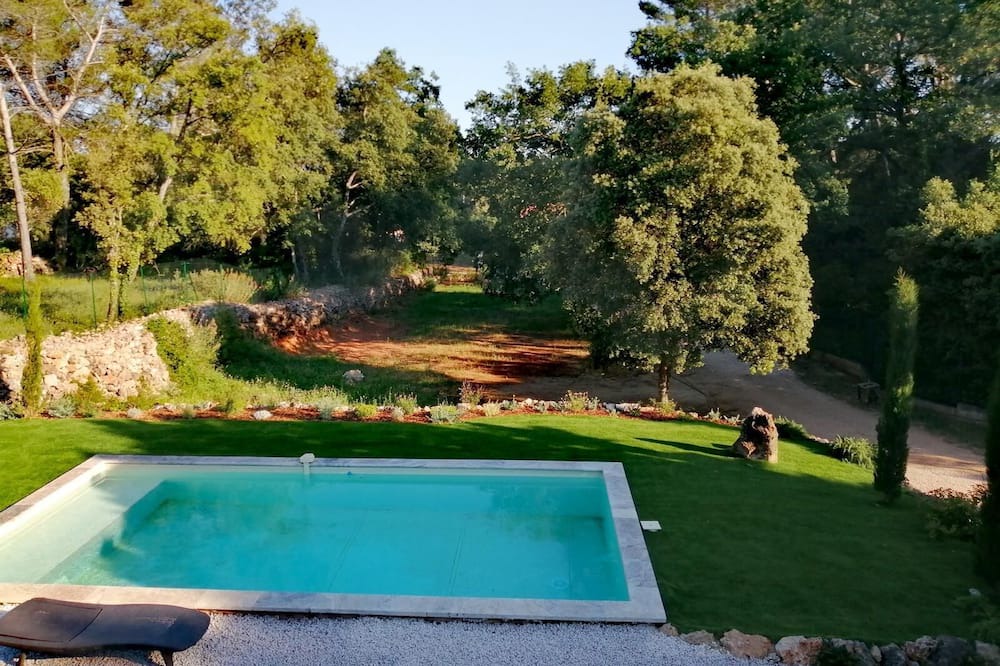 Flassans-sur-Issole House | Beautiful modern air-conditioned villa with pool accommodating up to 8 guests
