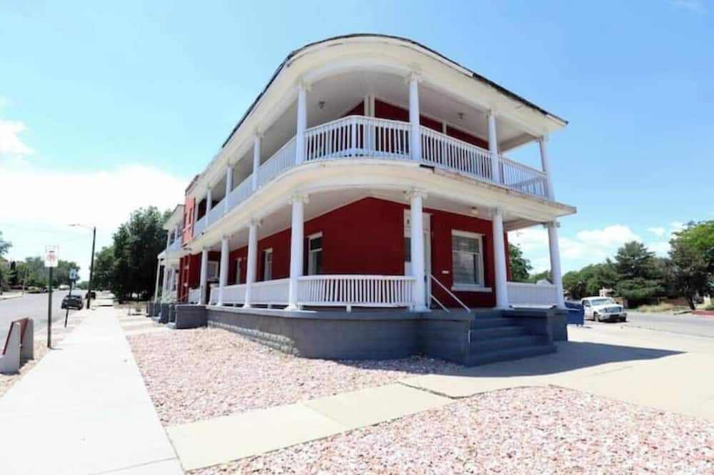 Pueblo Apartment | The Boathouse