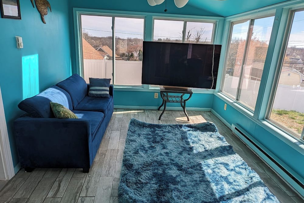 Levittown House | The Hexagon house in the Philadelphia suburbs. Sleeps 9, covered outdoor patio.