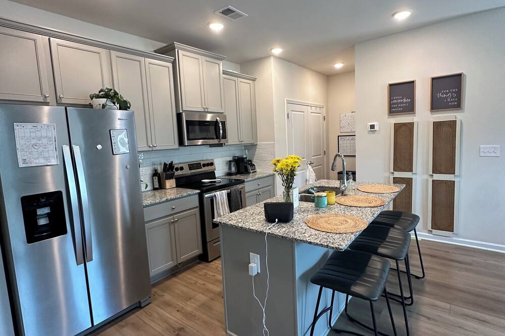 Villa Rica House | Beautiful home 20 minutes from amusement park, parks, shopping, and hospitals