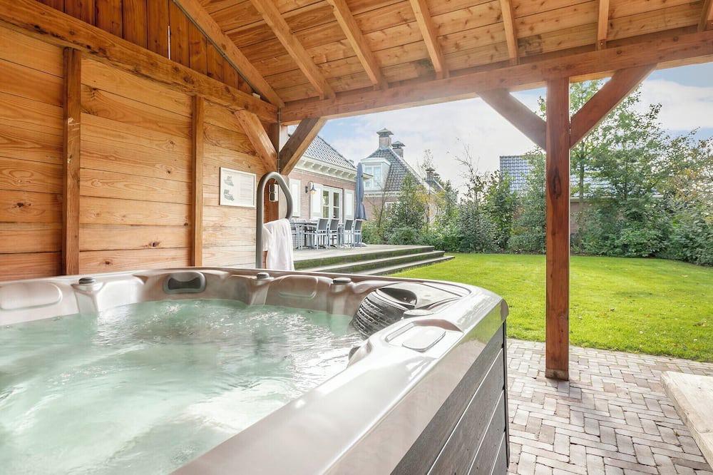 Appelscha Villa | Detached 8-person villa with hot tub