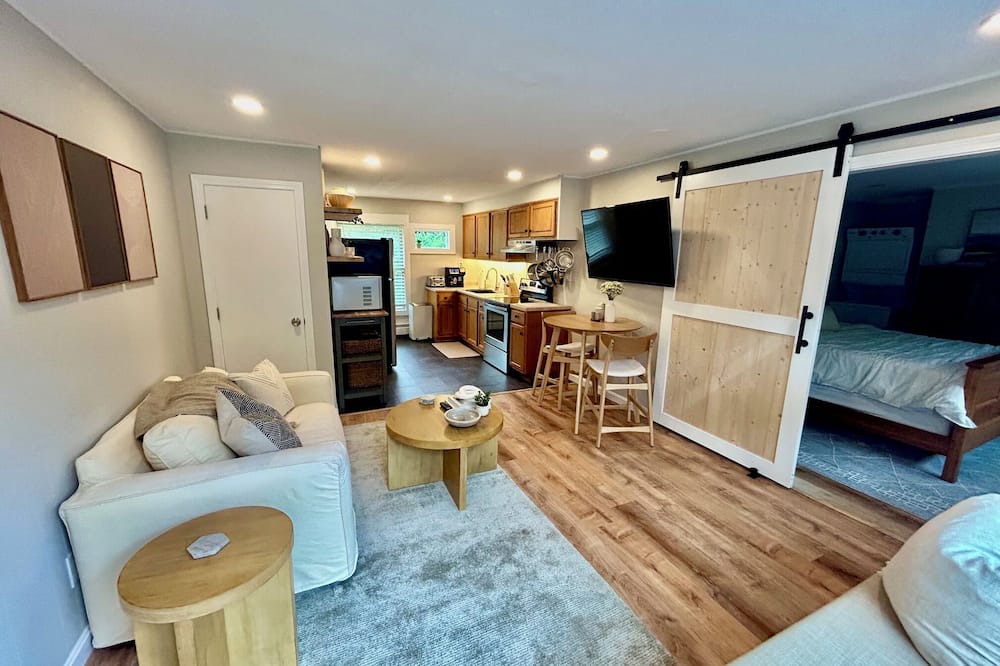Windham House | One Bedroom in Windham, NH