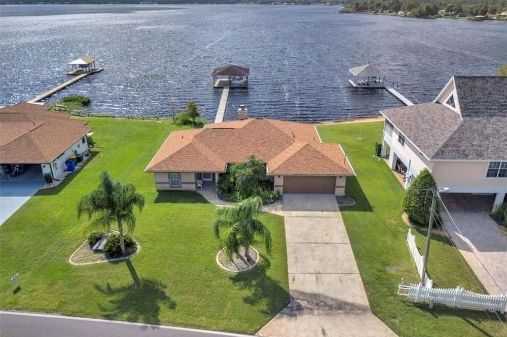 Sebring House | Manatee Manor 3/2 House on Lake Sebring!