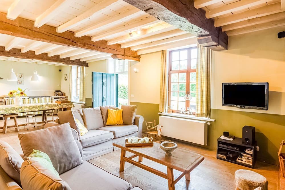 Damme Other | Historic Farmhouse middle of polder landscape