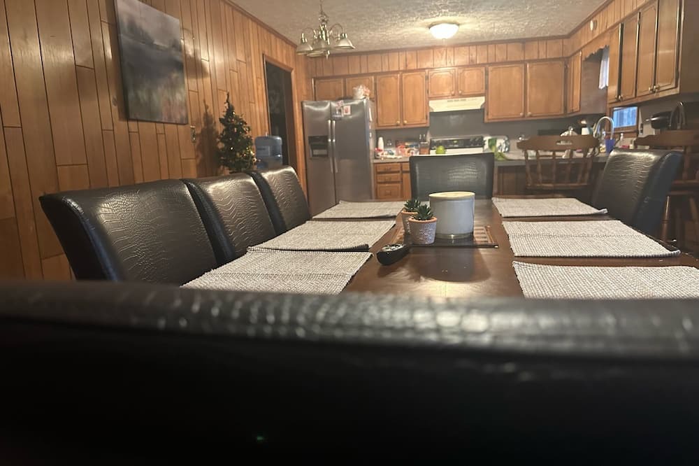 Danville House | Spacious Home in Blairmount 8Min from Downtown Danville