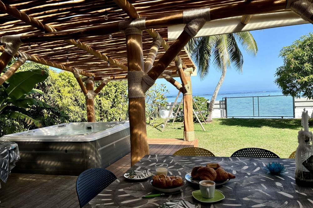 Paea House | Family House access in the lagoon - jacuzzi, fiber; 3 bedrooms A/C - 3 bathrooms