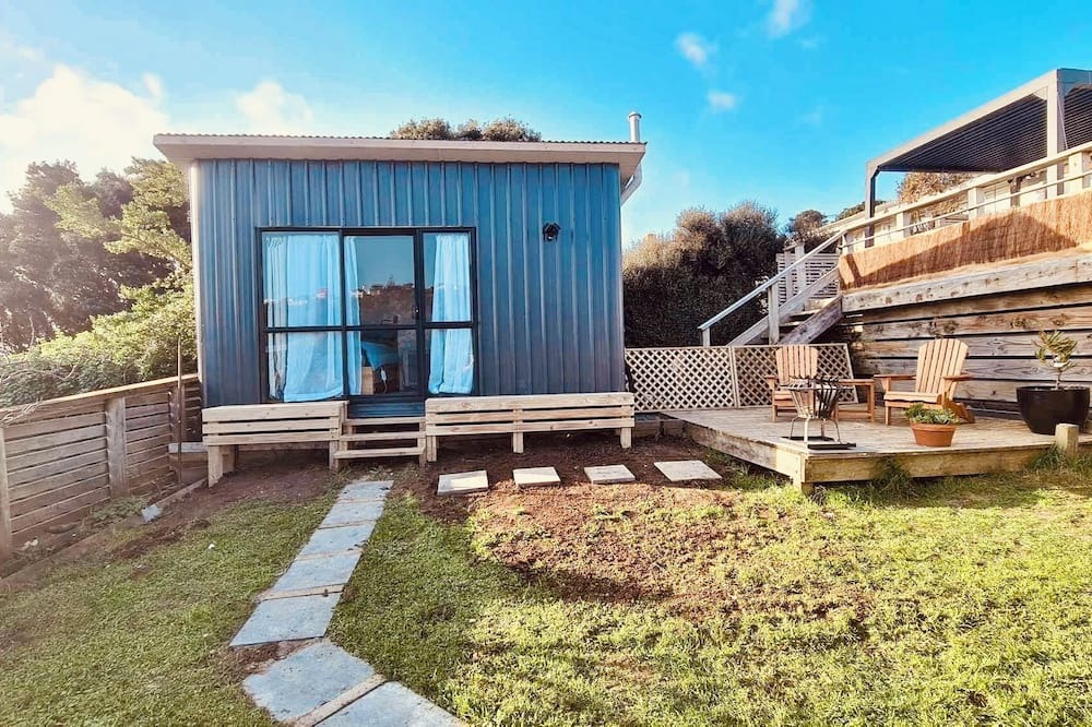 Wellington Cabin | Tiny House with private yard close to the Airport