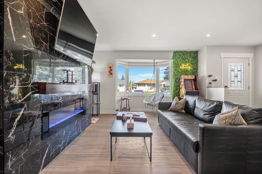 Northeast Edmonton House | Unique stay with retro arcade, free coffee/tea, and a spacious backyard patio