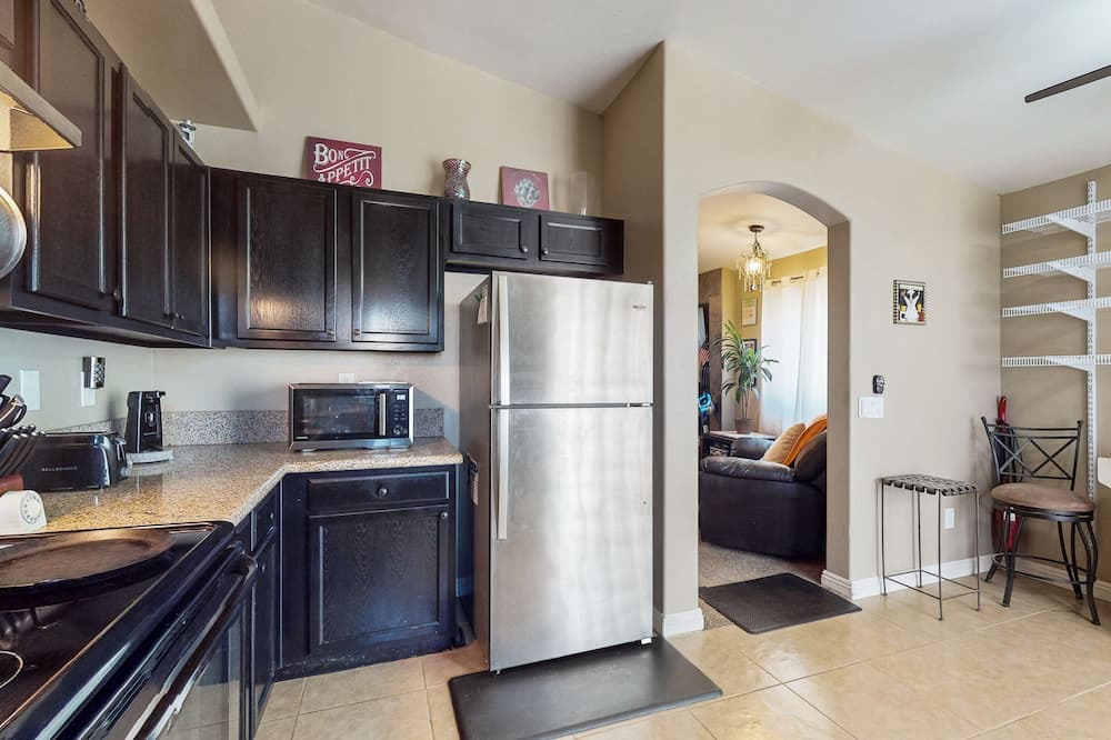 Thermal House | Dog-friendly desert gem with central A/C, WiFi, grill, and washer/dryer