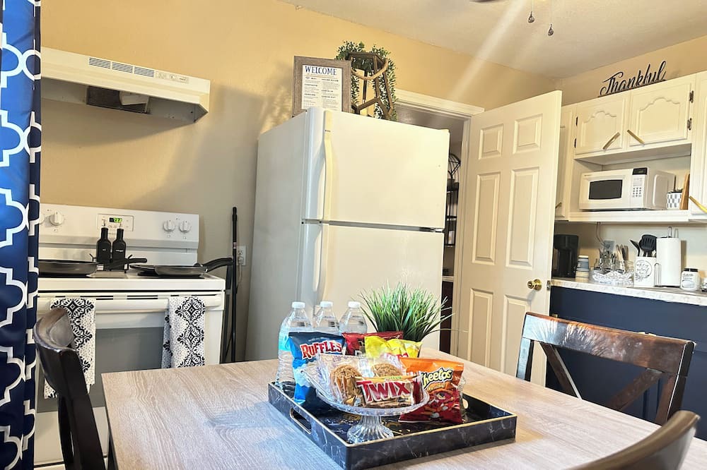 Eagle Pass Apartment | Bluestone Studio - A perfect stay that fits all your needs!