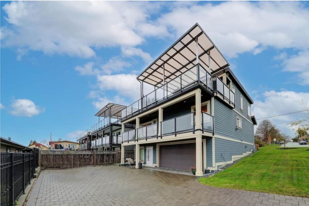 White Rock House | Charming 2-bedroom house in brilliant White Rock with AC, WiFi