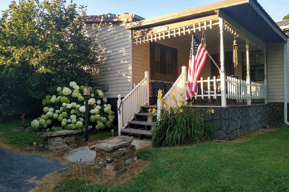 Saint Andrews House | Convenient, comfortable, and peaceful 3-bedroom, 2 bath house in Sewanee