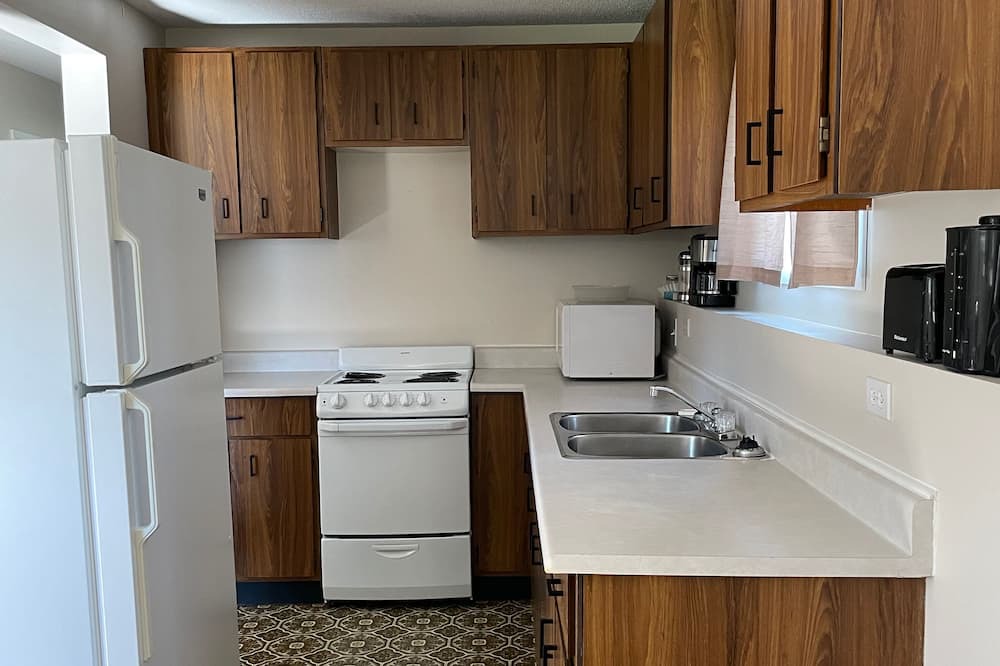 Grand Forks Apartment | Spacious One Bedroom Suite Central Grand Forks BC