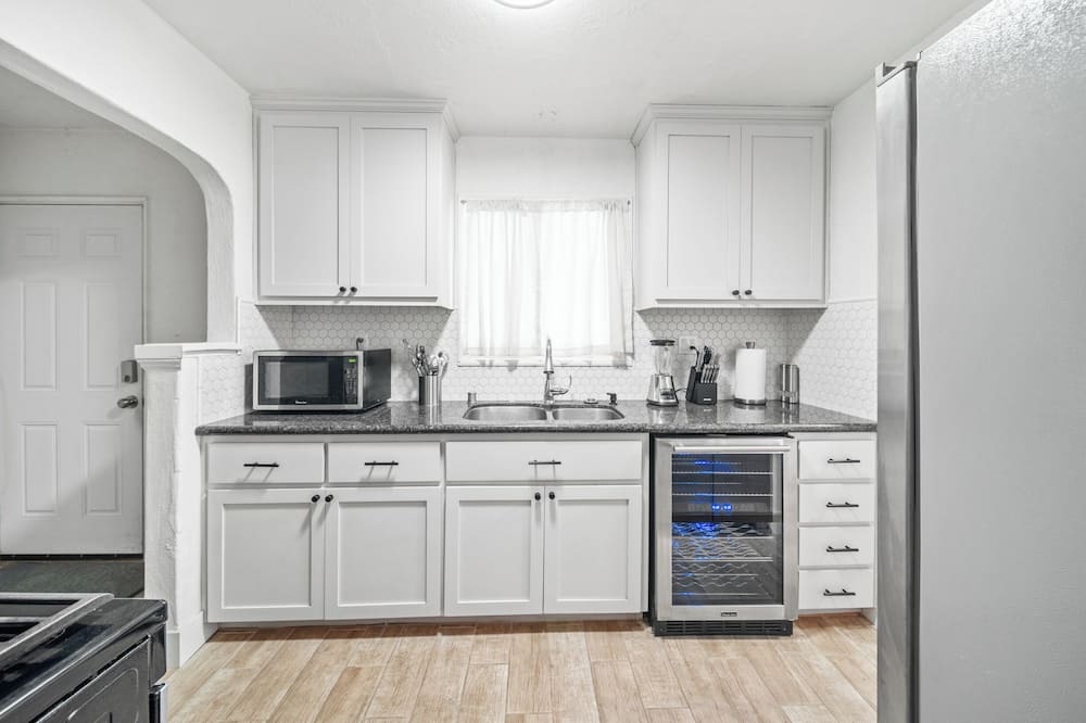 El Centro House | Lovely 2-bedroom house in El Centro with WiFi, AC