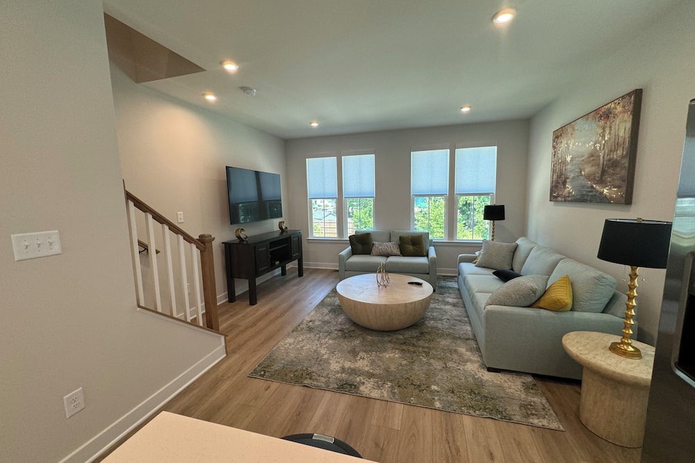 Midlothian House | A Diamond in Richmond!