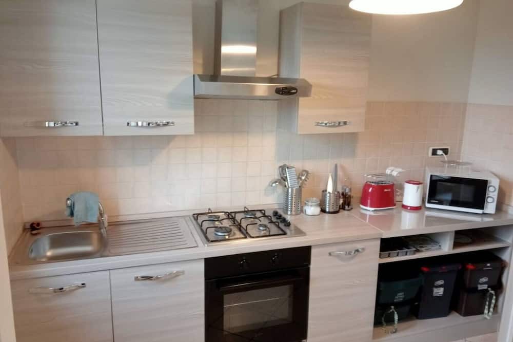 San Donato Apartment | Lovely apartment for 5 guests with WIFI, A/C, TV, balcony and parking