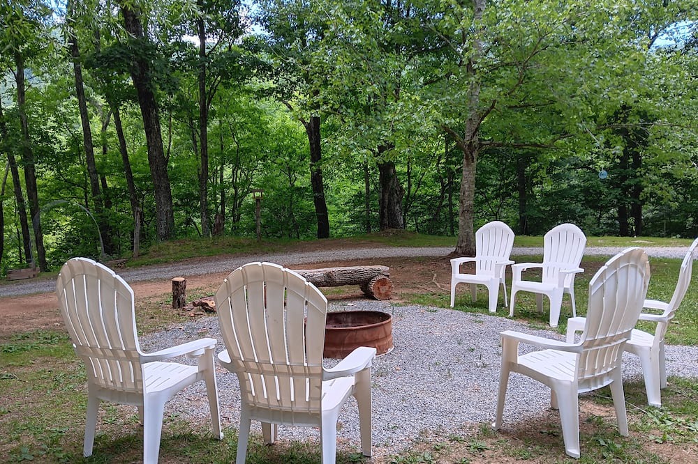 Lynn Garden Cabin | RECONNECT to nature with cozy cabin near Church Hill, TN
