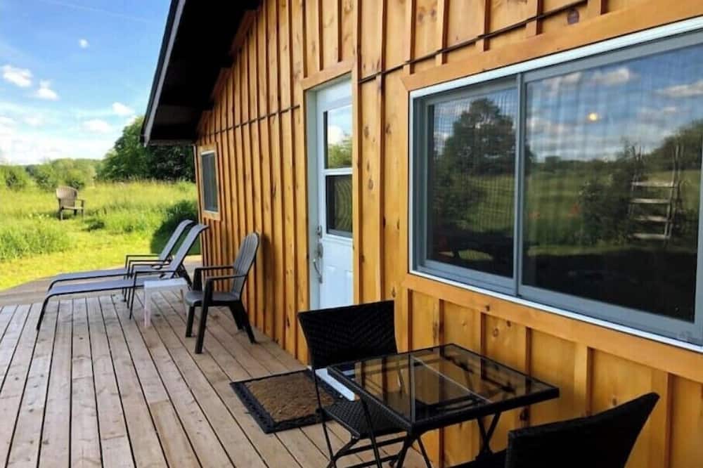 Grey Highlands Ski Chalet | Private 5 Acre Chalet with Bunkie & Sauna - Rated 4.9 with 100 Reviews on Airb&b