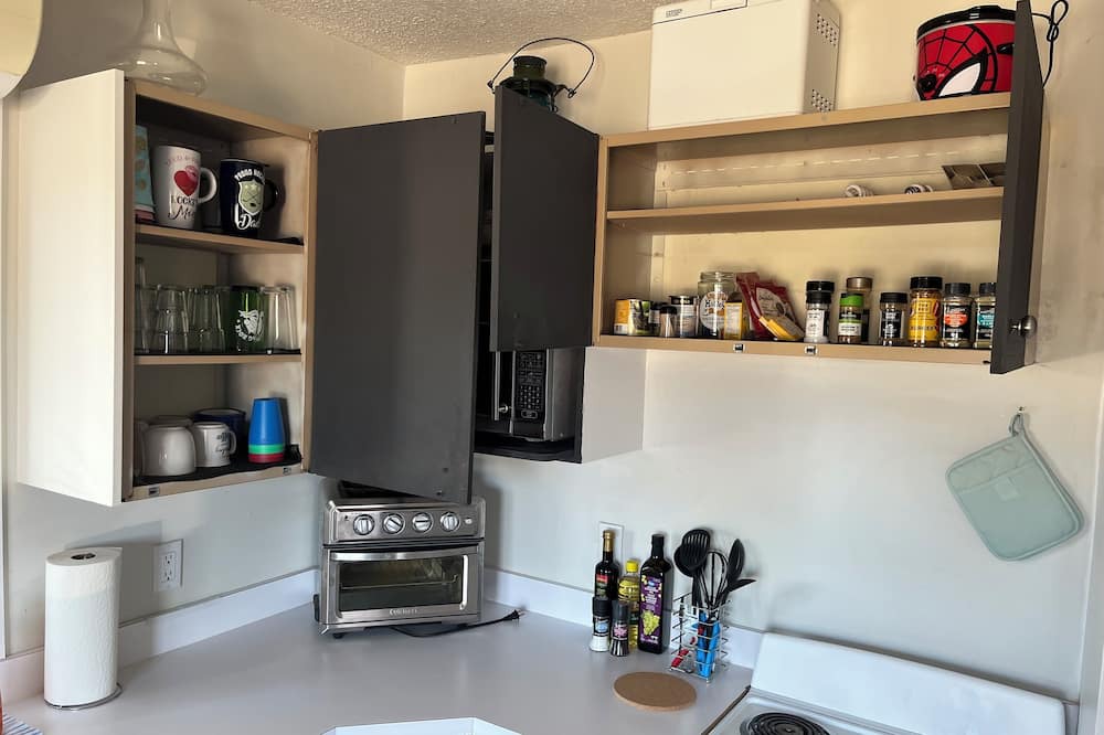 Rivers Apartment | Fully equipped upper unit.Family friendly locating next to the rec centre.nn