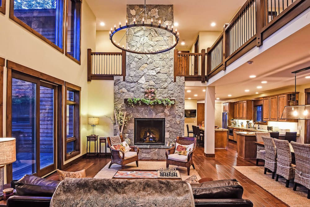 Incline Village Villa | Beautiful Villa in North Lake Tahoe, 7 Minute Drive to Crystal Bay