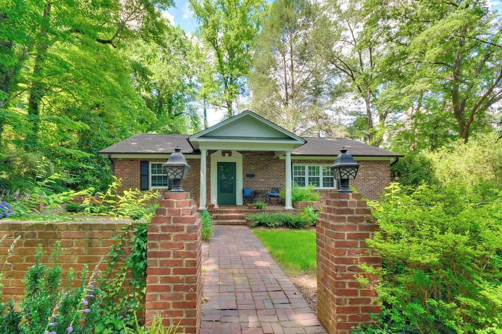 Winston - Salem Cottage | Charming Cottage - Near Wake Forest!