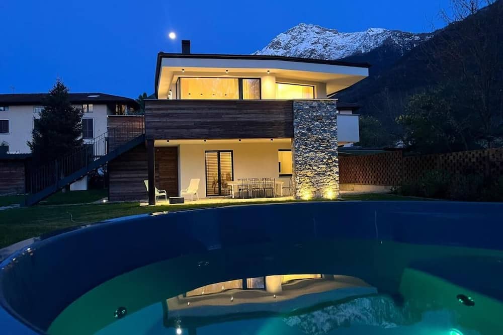 Colico Villa | 100 meters from Piona Beach-5 bedroom villa-Sleeps 14