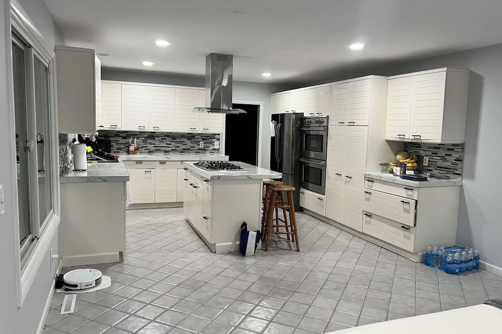 Fishkill House | Spacious Home for The Whole Family w/fitness Area/Playroom for Kids