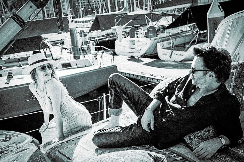 Sydney Boat Rental | DIVINE YACHT OVERLOOKING SYDNEY HARBOUR