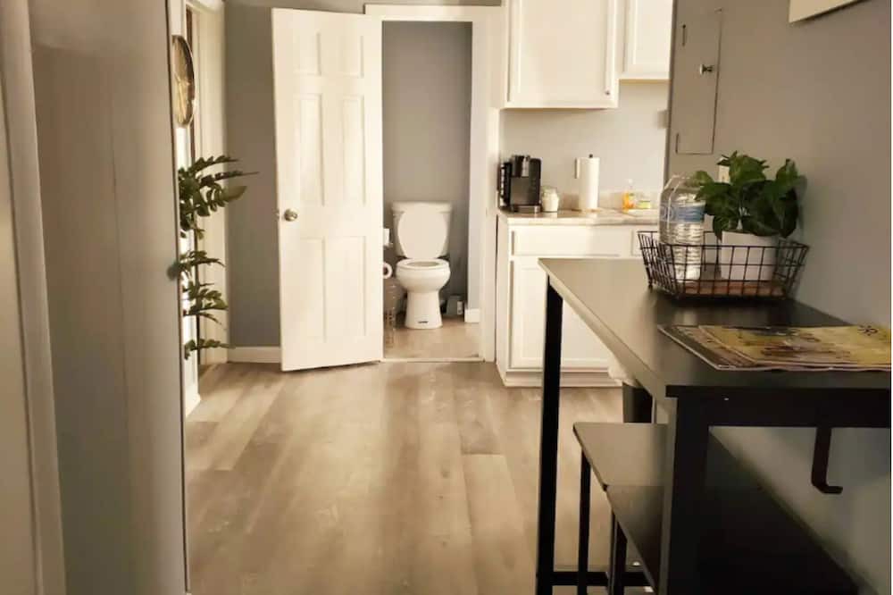 Federal Hill Apartment | The Villa-Suite # 2 at Federal Hill* NEW 2 BR APT