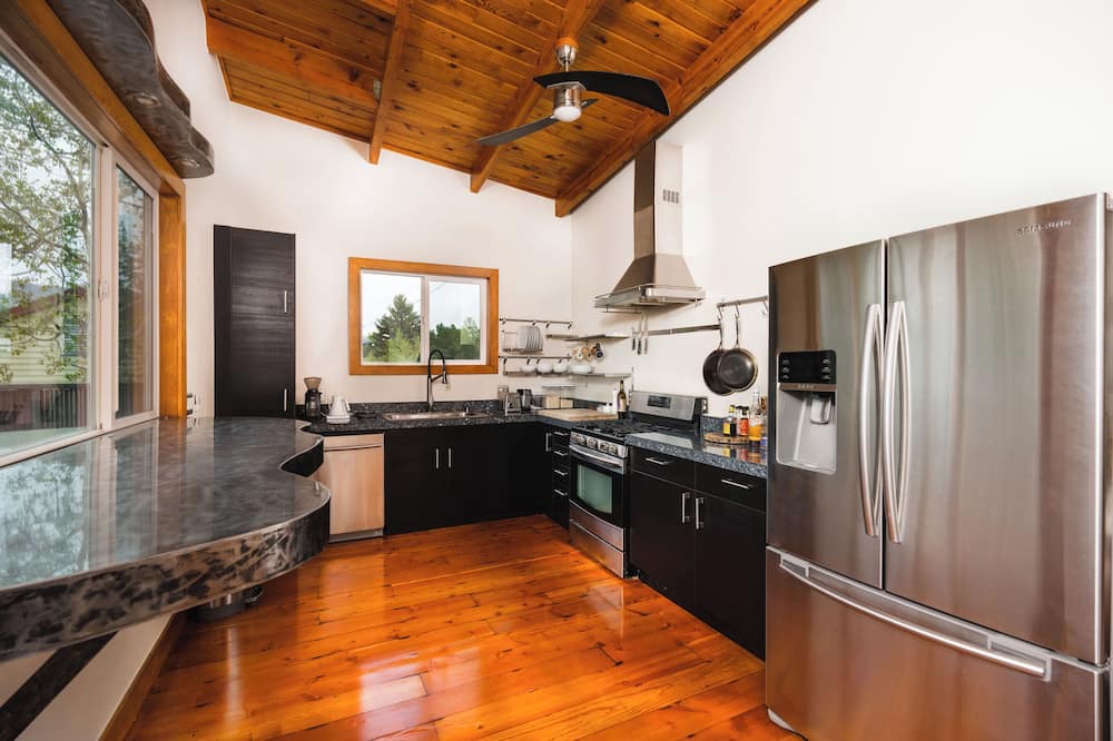 Heeney Cabin | Cozy 2-bedroom cabin in Heeney with lake access and stellar deck views