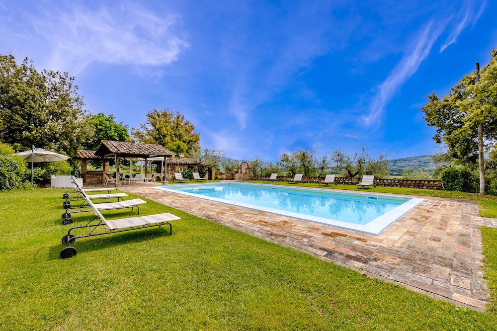 Torgiano Villa | Villa del Colle - Six Bedroom Villa, Sleeps 12