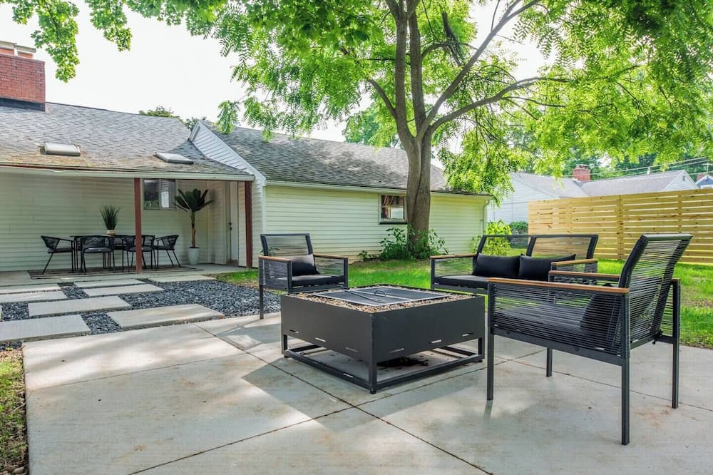 Pittsford House | Mid-Century Modern 3-bedroom House in the heart of Pittsford!